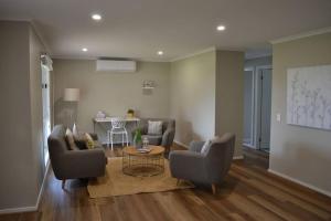 Pluto Palace - Pet & Family-Friendly Beach Escape