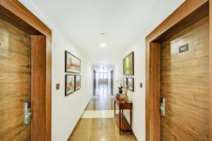 Via Hemkunt Mansion