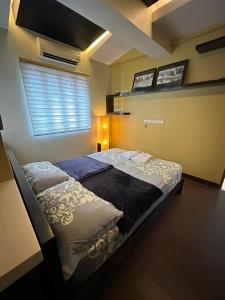 1-Bedroom condo with pool across NAIA Terminal 3