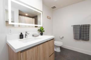 By The Coast Living in Santa Monica Pier Promenade