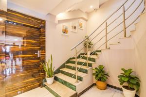 FabHotel Luxor - Nr Acropolis Mall