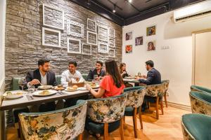 FabHotel Aayash - Nr City Center Metro Station