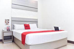 Reddoorz Plus near Makassar Town Square