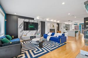 *Everything*| Hot Tub| Sauna| Pool table|Game Room