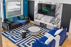 *Everything*| Hot Tub| Sauna| Pool table|Game Room