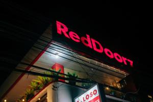 RedDoorz near Mariners Legazpi