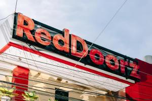 RedDoorz near Mariners Legazpi