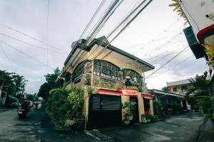 RedDoorz near Mariners Legazpi