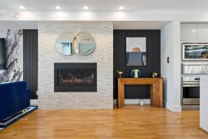 *Everything*| Hot Tub| Sauna| Pool table|Game Room