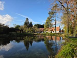 Un écrin de nature 14p - Bain Nordique - Sauna en option - Baby foot - Fléchettes - Pétanque