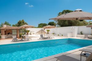 TrullOzio Apartment with Private Jacuzzi & B&B Rooms with Pool