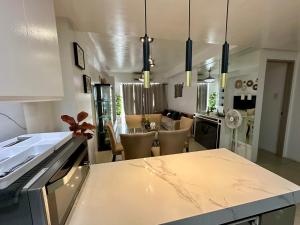 Kathys Crib 2Bedroom MOA View at Shell Residence