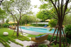 Brand New Beach Condo Huge Pool Tennis & Sunshine 5 min from Beach