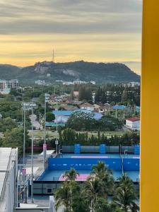 Brand New Beach Condo Huge Pool Tennis & Sunshine 5 min from Beach