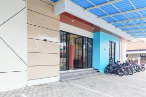 Sans Stay Syariah Alesa Home Tegal