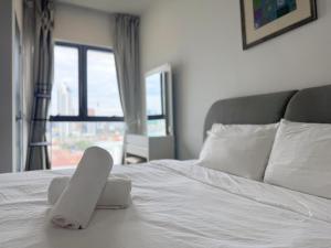 KL V Residence I with Balcony I 吉隆坡双威伟乐城民宿-附有阳台 I Walking distance to MRT & Mall & Nanjing Street I 马中英服务 I Malay English Chinese