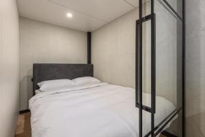 Amazing Designer Loft - By Innorental