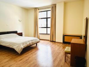 Vibrant 2-Bedroom Apartment - Pool, Gym and Prime Location