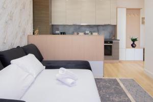 5mn Monaco - Magnifique trois pièces rénové - ET