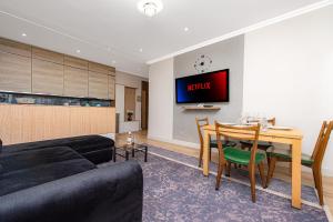 5mn Monaco - Magnifique trois pièces rénové - ET