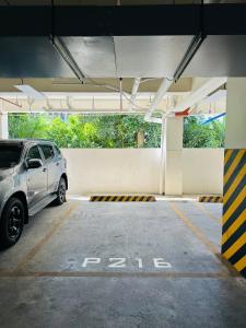 BRP Luxe Condo with Parking and Wifi