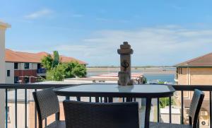 Coastal Serenity with Broadwater Views