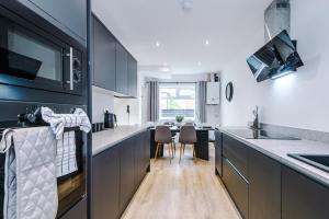 4BR House By Eason Stays Short Lets Wythenshawe