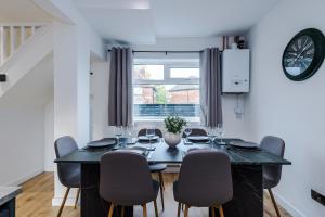4BR House By Eason Stays Short Lets Wythenshawe