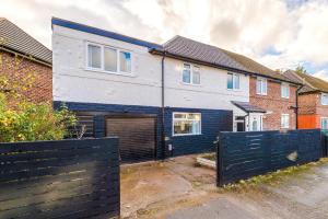 4BR House By Eason Stays Short Lets Wythenshawe