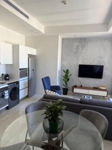 Spacious 1 Bedroom Table Mountain Views