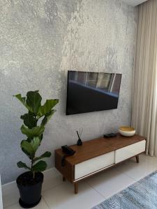 Spacious 1 Bedroom Table Mountain Views