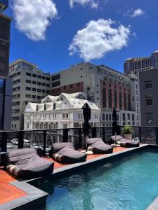 Spacious 1 Bedroom Table Mountain Views