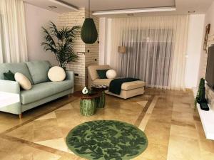 Luxury 100 sq.m. sea view apartment