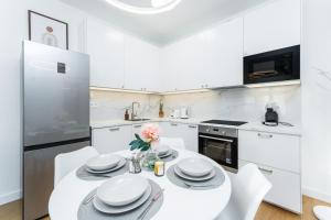 Rentero Warm and Bright Apartment at Prague