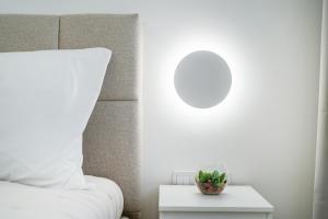 Rentero Warm and Bright Apartment at Prague