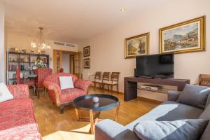 Central, Spacious Parking