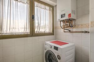 Central, Spacious Parking