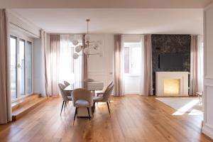 Lusso, Stile e un Meraviglioso Terrazzo nel Cuore di Milano