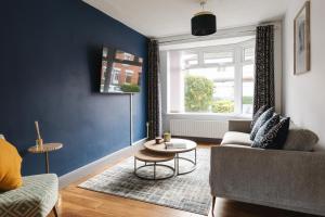 Luxurious 3 Bedroom Home in Belfasts Trendy Lisburn Road Sleeps 6 Modern & Spacious