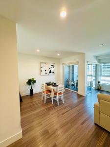Central Hollywood Gem - Stylish & Spacious Roomy 1BD