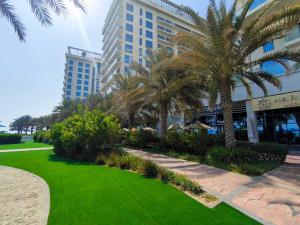 Modern studio with Beach and Pool in Al Marjan Island