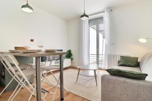 Beautiful renovated two-bedroom apartment - Villeurbanne