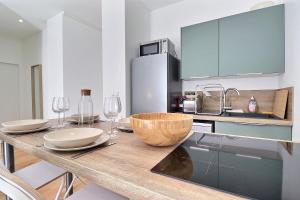 Beautiful renovated two-bedroom apartment - Villeurbanne