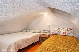 YANNIS and EFI CAVE HOUSE-SUNSET-