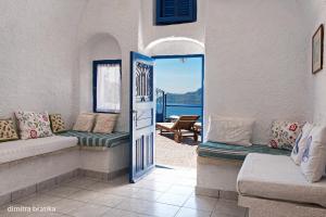 YANNIS and EFI CAVE HOUSE-SUNSET-