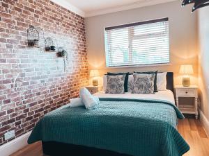 Ty-Fry House, by Solace Stays