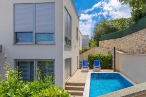 Luxurious villa with heated pool and rooftop jacuzzi