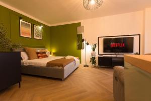 Bright City Studio with Balcony in Bucharest