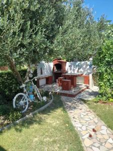 Apartments with parking space Lopar, Rab - 21881