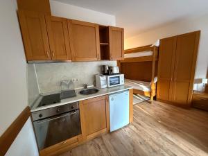 Studio Royal Plaza sleeps 4 Prime location, distance to ski lift - 50M